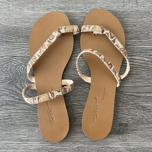 NEW Tapeet by vicini thong sandals snakeskin - Picture 1 of 5